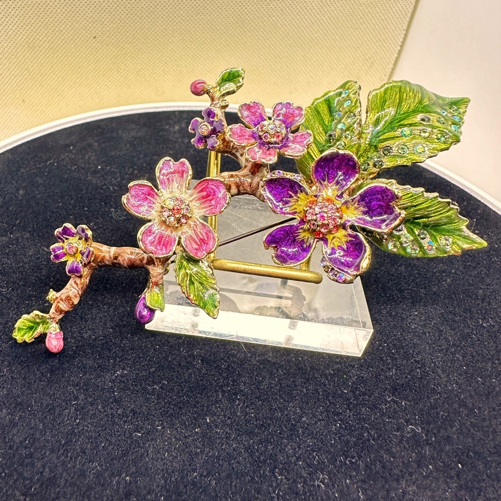 Jay Strongwater brooch